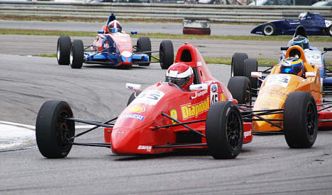 Nils K. Vestergaard var i front for DM-feltet i Formel Ford på Padborg Park.